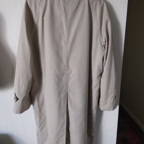 Vintage-Like New! London Fog furr lined trench Coat. - Picture 9 of 9